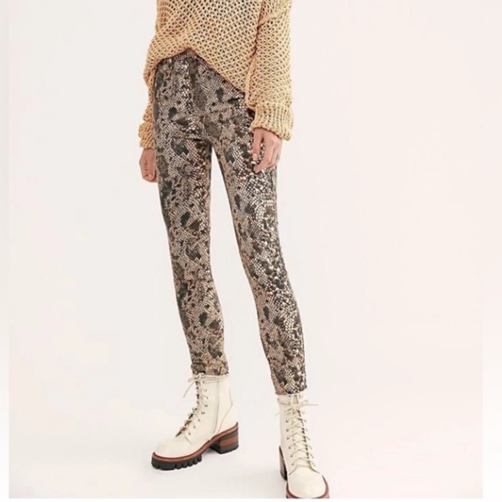🟤NWT FREE PEOPLE Two Faced Snakeskin High Waist Denim Jeggings Sz 32